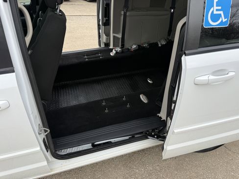 Used 2015 Dodge Grand Caravan SE w/ Quick Order Package 29E SE image 13