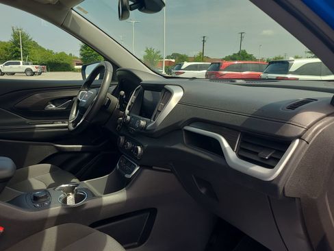Used 2024 GMC Terrain SLE w/ Driver Convenience Package FWD image 19
