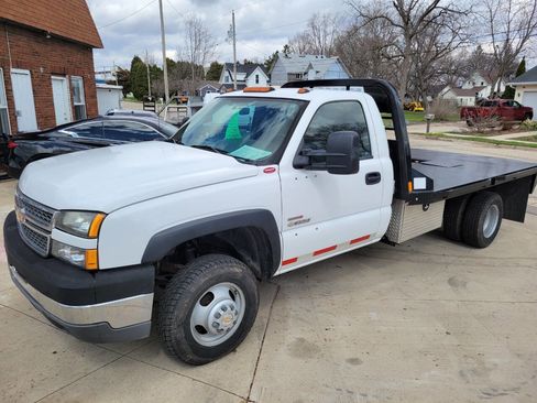 Used 2005 Chevrolet Silverado 3500 2WD Regular Cab w/ Heavy-Duty Power Package image 2