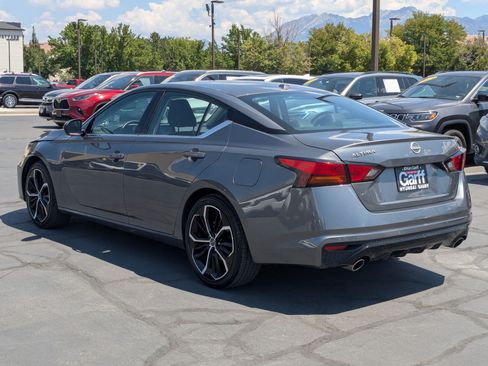 Used 2025 Nissan Altima 2.5 SR FWD image 9
