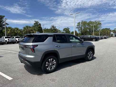 Used 2025 Chevrolet Equinox LT FWD image 3