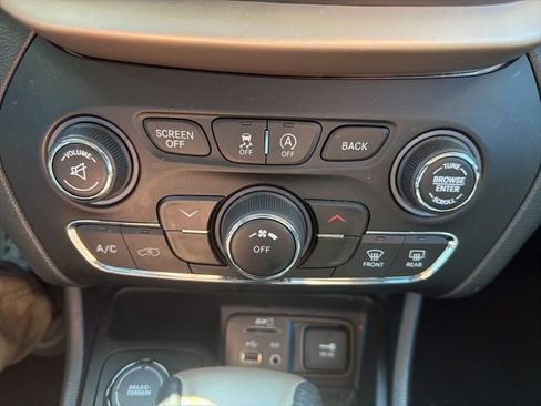 Used 2017 Jeep Cherokee Latitude w/ True North Edition AWD/4WD image 26