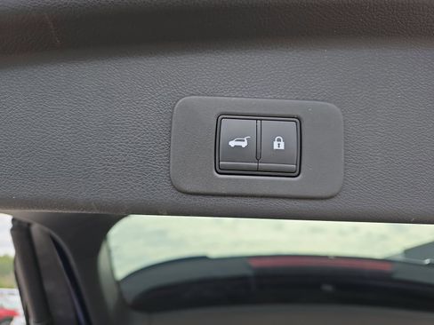 Used 2025 Nissan Murano SV image 14