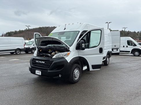 Used 2025 RAM ProMaster 2500 w/ Convenience Group FWD image 15