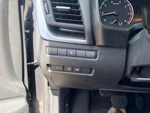 Used 2025 Nissan Rogue SV AWD/4WD image 18