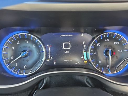 Used 2023 Chrysler Pacifica Touring-L FWD image 26