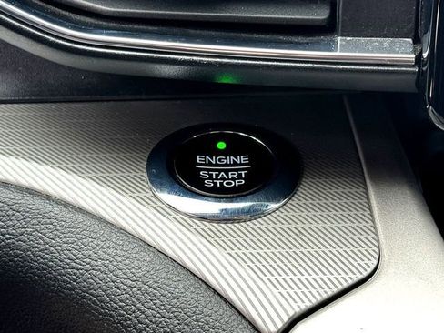 Used 2021 Ford Explorer XLT w/ Equipment Group 202A image 17