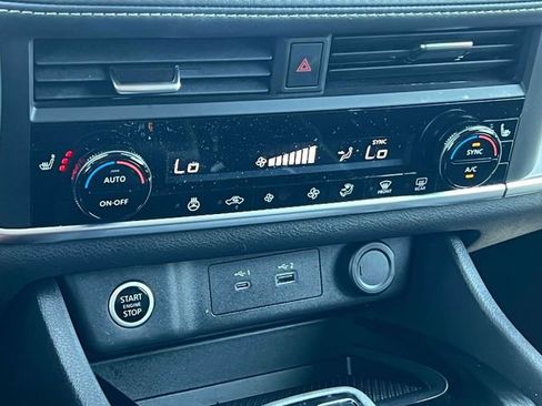 Used 2023 Nissan Rogue SV w/ SV Premium B Package image 30