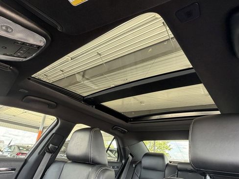 Used 2023 Chrysler 300 S w/ Comfort Group RWD image 23