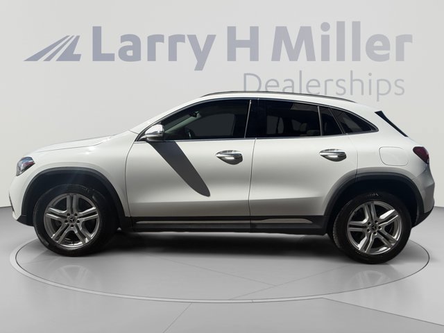 Used 2022 Mercedes-Benz GLA 250 4MATIC w/ Premium Package Lite image 2