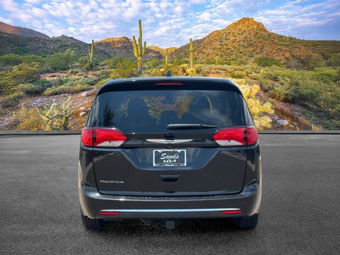 Used 2020 Chrysler Pacifica Touring w/ Advanced Safetytec Group FWD image 5