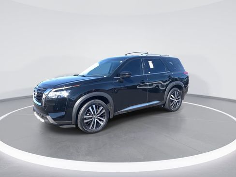 Used 2024 Nissan Pathfinder Platinum w/ Cargo Package image 4