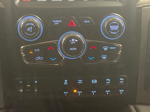 Used 2018 RAM 2500 Big Horn w/ Sport Appearance Group AWD/4WD image 15
