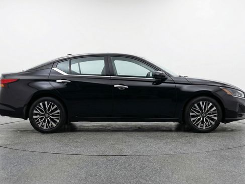Used 2025 Nissan Altima 2.5 SV image 11