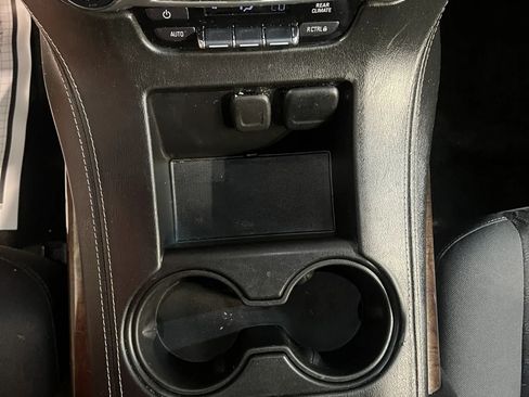 Used 2017 Chevrolet Suburban LS RWD image 15