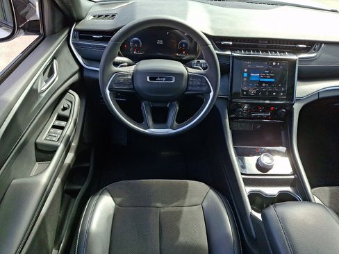 Certified 2023 Jeep Grand Cherokee Altitude image 13