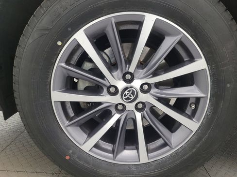 Used 2019 Toyota Highlander XLE image 31