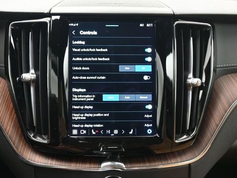 Used 2023 Volvo XC60 B5 Ultimate w/ Protection Package Premier image 19