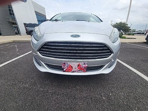 Used 2014 Ford Fiesta SE w/ Comfort Package FWD image 4