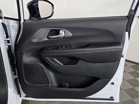 New 2026 Chrysler Pacifica Select image 33