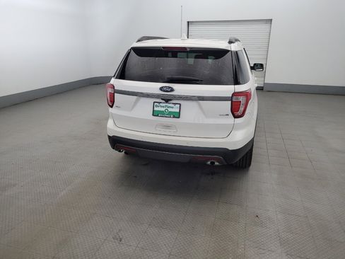 Used 2017 Ford Explorer XLT w/ Equipment Group 202A AWD/4WD image 7