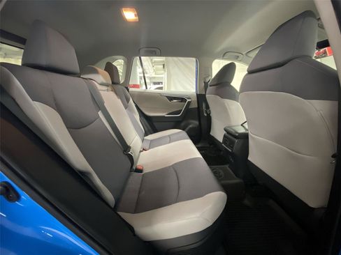 Used 2020 Toyota RAV4 XLE w/ XLE Grade Weather Package AWD/4WD image 27