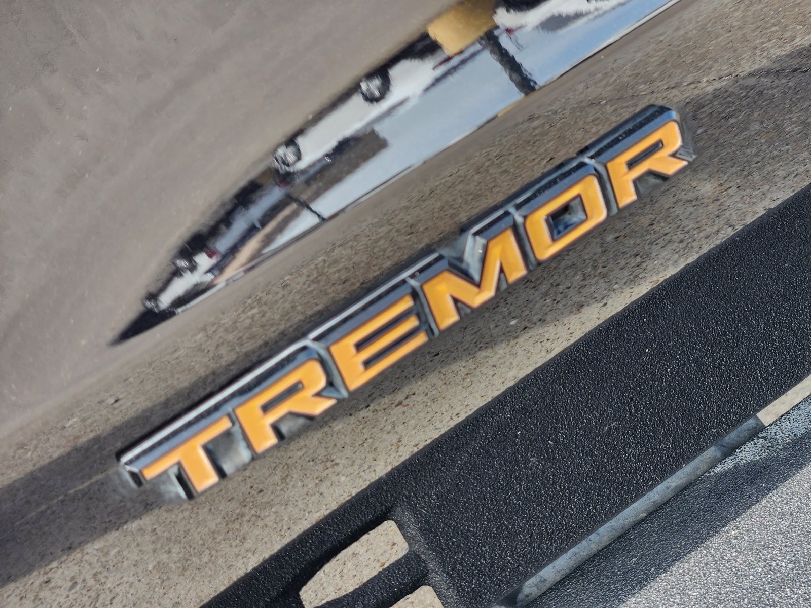 Used 2025 Ford Expedition Tremor AWD/4WD image 13