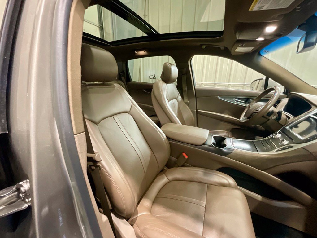 Used 2017 Lincoln MKX Reserve w/ Driver Assistance Package AWD/4WD image 13