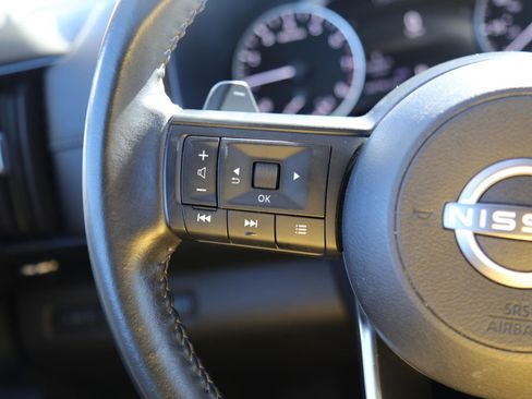 Used 2024 Nissan Pathfinder SV image 13