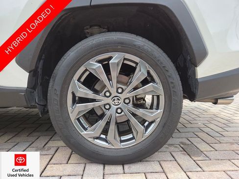 Used 2022 Toyota RAV4 XLE Premium AWD/4WD image 20