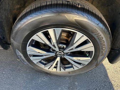 Used 2022 Nissan Rogue SV image 25