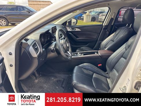 Used 2018 MAZDA MAZDA3 Touring image 15