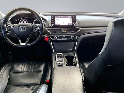 Used 2018 Honda Accord Touring image 7