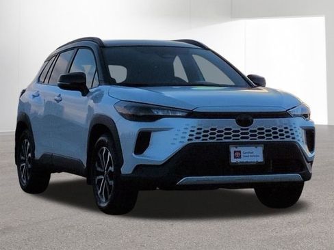 Certified 2026 Toyota Corolla Cross SE image 3