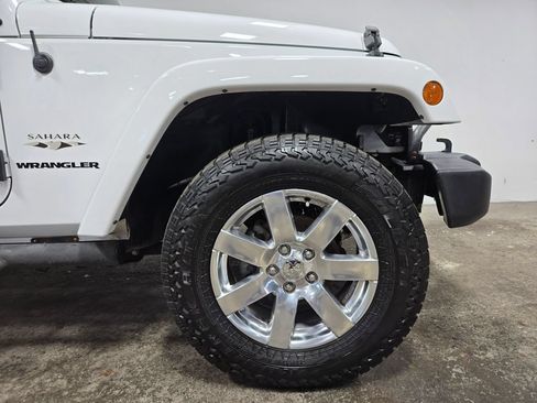 Used 2017 Jeep Wrangler Sahara w/ Connectivity Group AWD/4WD image 45