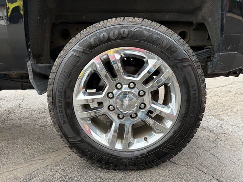 Used 2019 Chevrolet Silverado 2500 High Country w/ Duramax Plus Package image 12