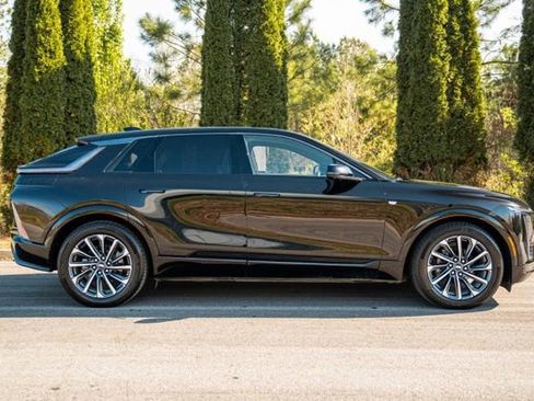 Used 2024 Cadillac Lyriq Sport image 12