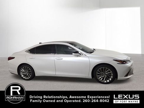 Used 2020 Lexus ES 350 Ultra Luxury w/ Accessory Package FWD image 6