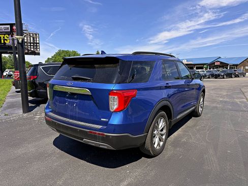 Used 2020 Ford Explorer XLT w/ Equipment Group 202A AWD/4WD image 9