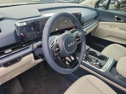 New 2026 Kia Carnival EX image 17