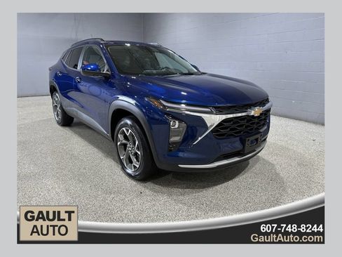 Used 2024 Chevrolet Trax LT w/ Driver Confidence Package FWD image 1