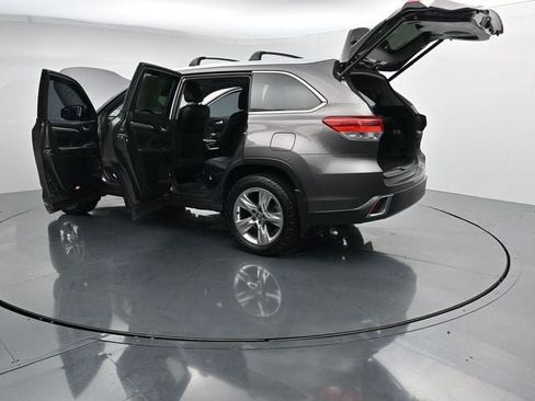 Used 2017 Toyota Highlander Limited AWD/4WD image 40