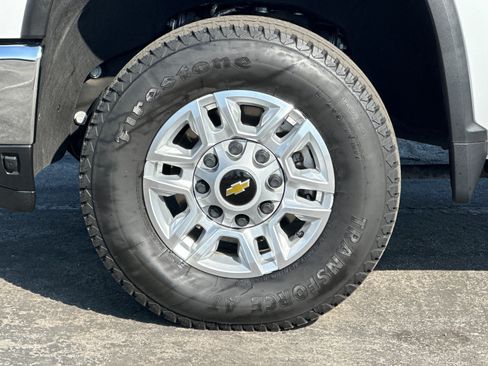 Used 2024 Chevrolet Silverado 2500 LT w/ Convenience Package image 24