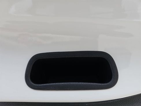 Used 2019 Jeep Grand Cherokee Limited image 13