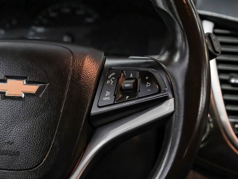 Used 2022 Chevrolet Trax LT w/ LT Convenience Package image 15