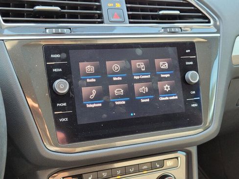 Used 2019 Volkswagen Tiguan SE image 20