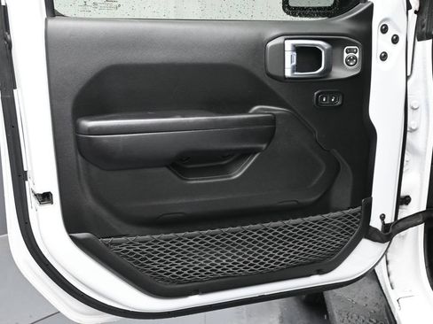 Used 2021 Jeep Gladiator Sport AWD/4WD image 10