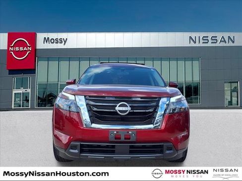 Certified 2024 Nissan Pathfinder SV w/ Lighting Package (N92) image 4