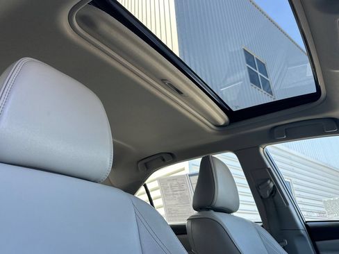 Used 2017 Toyota Camry XLE w/ Moonroof Package FWD image 17
