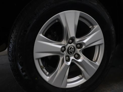 Used 2021 Toyota RAV4 LE AWD/4WD image 31